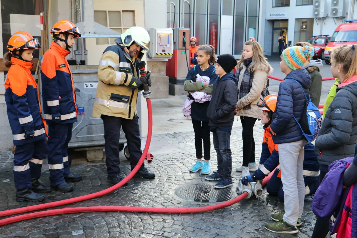 Basel BS - Kinder beim Justiz- und Sicherheitsdepartement zu Besuch