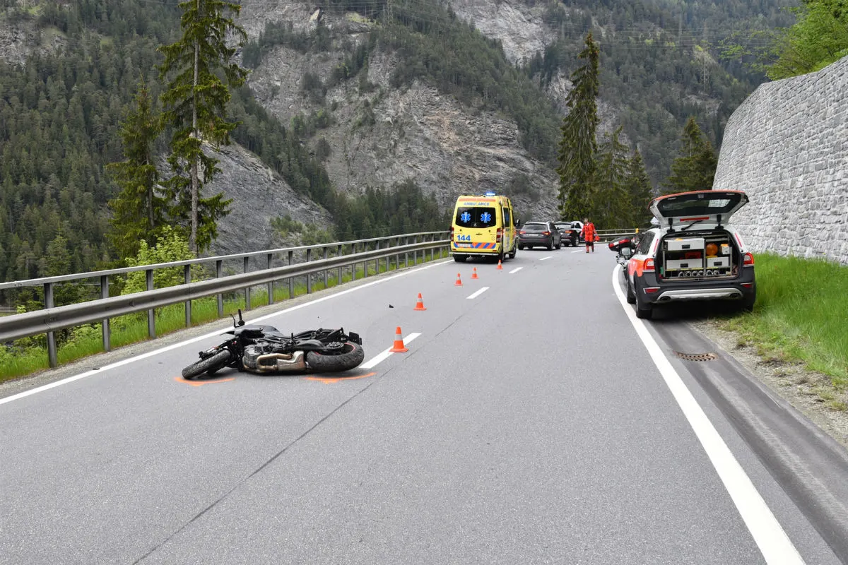 Sils i.D. GR - Motorradfahrer bei Selbstunfall verletzt