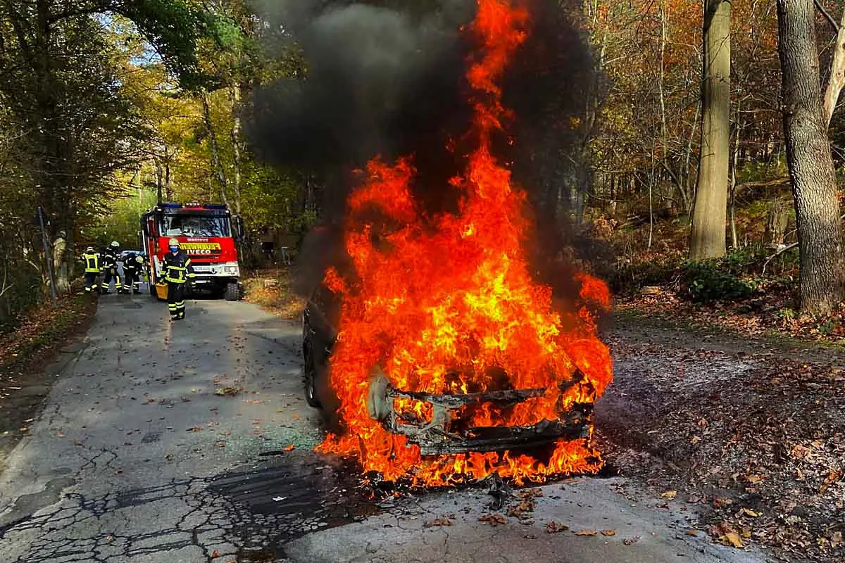Vollalarm für die Feuerwehr in Herdecke - PKW-Brand