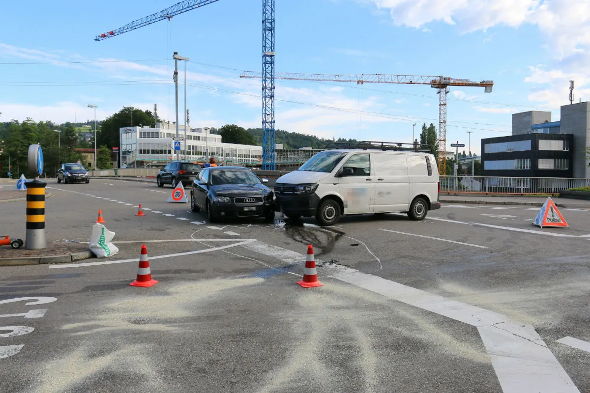St.Gallen SG - Unfall auf Verzweigung Harzbüchelstrasse