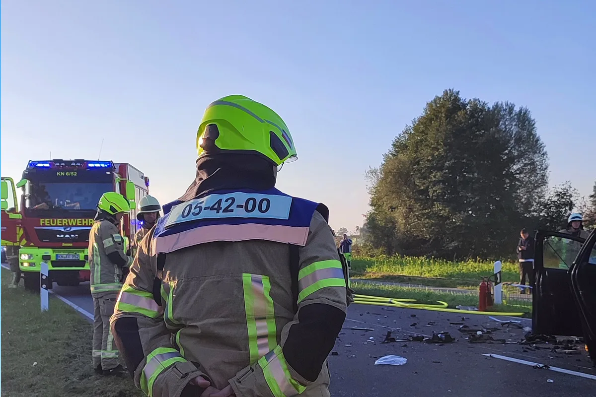 Konstanz BW – Pkw kollidiert mit Bagger