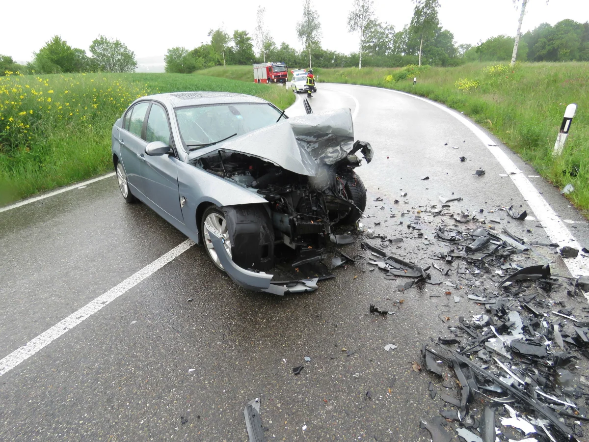 Zufikon AG - Heftige Frontalkollision fordert zwei Verletzte