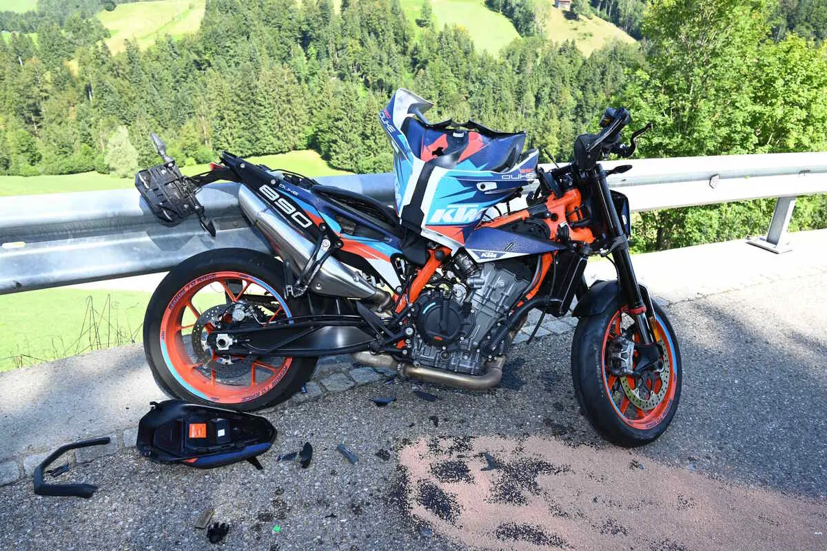 Hemberg SG - Kollision zwischen zwei Motorrädern