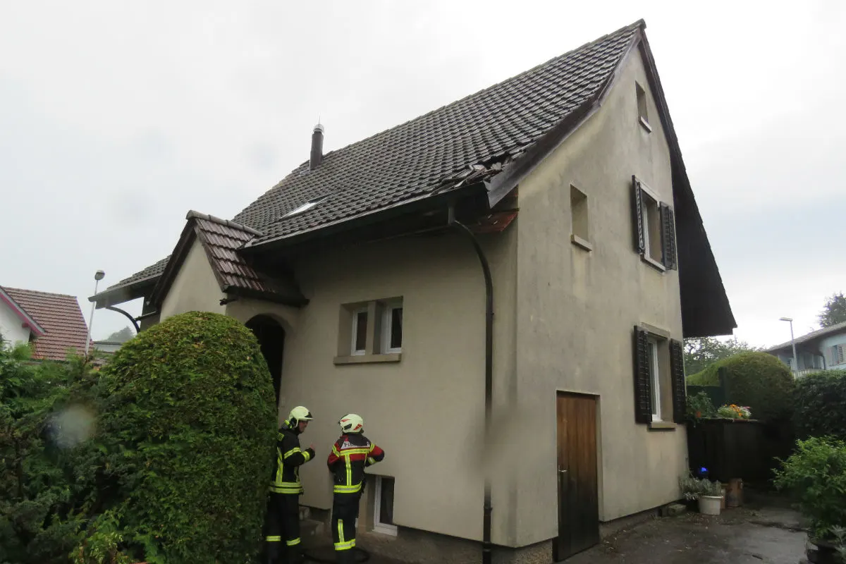 Aargau AG - Gewitterregen überflutete Keller – Blitzeinschlag in Einfamilienhaus