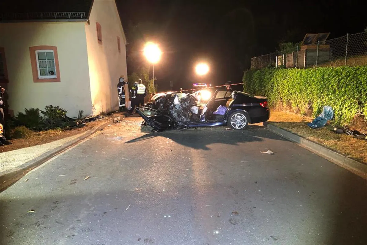 Habscheid-Hollnich – Zwei Personen bei schlimmen Verkehrsunfall schwer verletzt