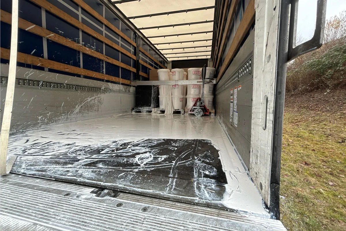 Zuchwil SO – Lastwagen verliert Ladung aus Spezialkleber