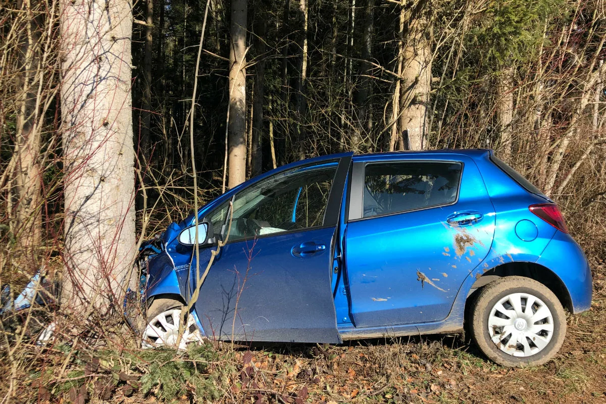 Oberbüren SG - Frontal gegen Baum geprallt
