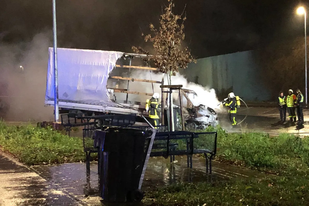 A1 Schwelm - Kleinlaster auf der Autobahn ausgebrannt