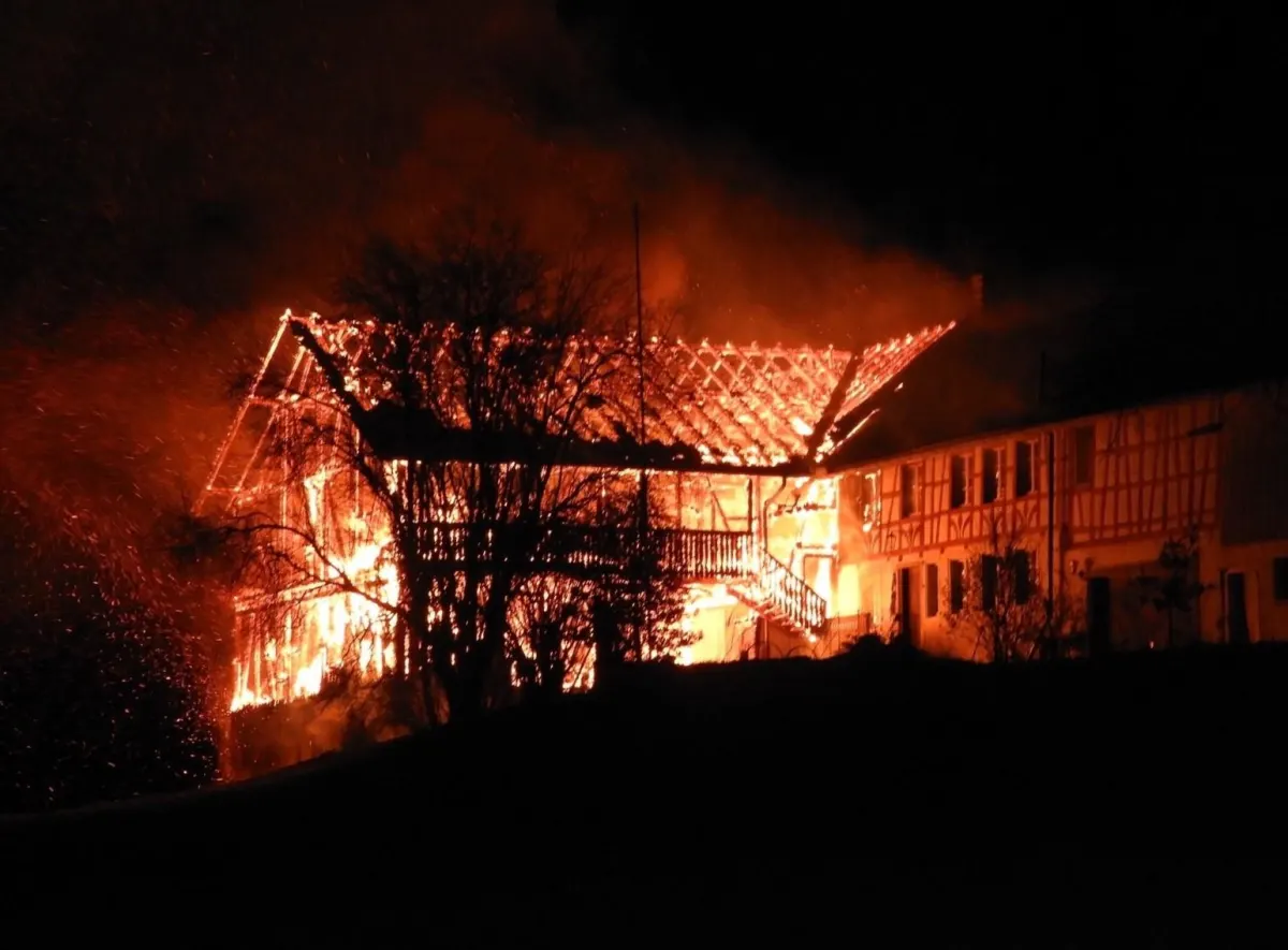 Bertschikon bei Attikon ZH – Grosser Sachschaden bei Scheunenbrand
