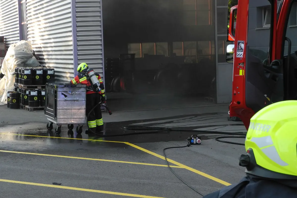 Küssnacht SZ - Mottbrand in Gewerbebetrieb