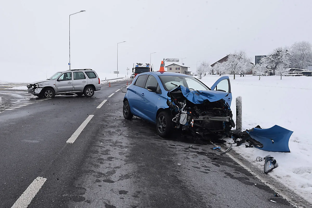 Kottwil LU  - Zwei Personen bei Unfall verletzt