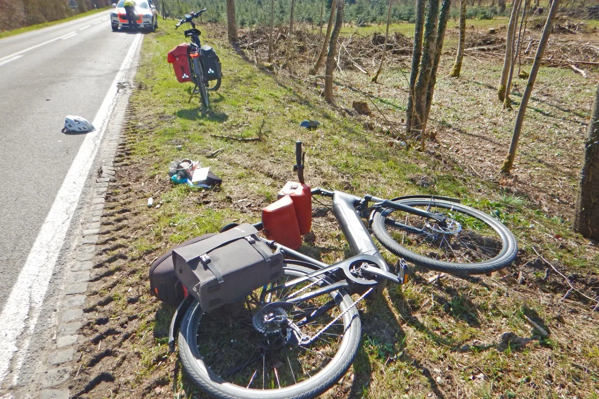 Ermatingen TG - E-Bike-Fahrerin nach Kollision mit Auto verletzt - Autolenker ohne gültigen Führerausweis!