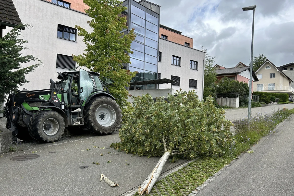 Mauren FL - Mit einem Traktor verunfallt