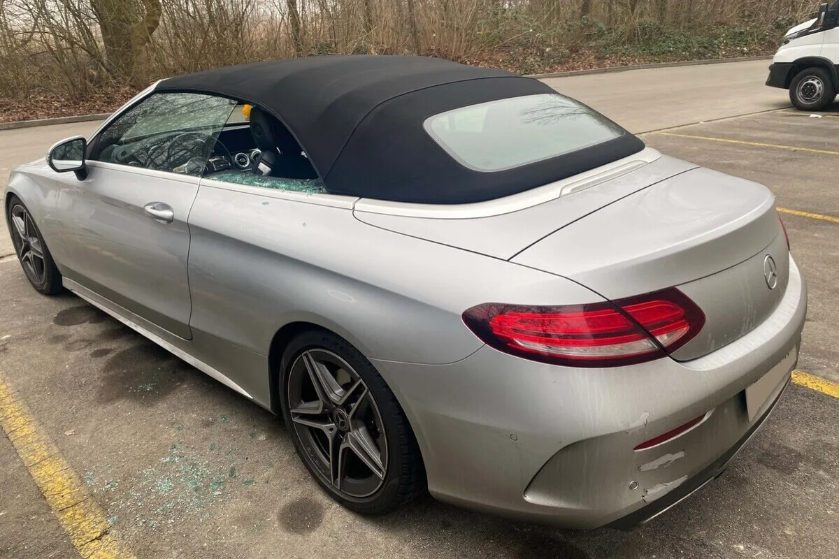 Cham ZG – Diebstähle aus Autos - Scheiben eingeschlagen