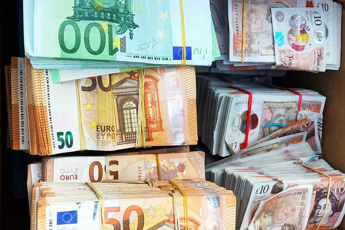 Krefeld - Zoll beschlagnahmt über eine halbe Million Euro Bargeld