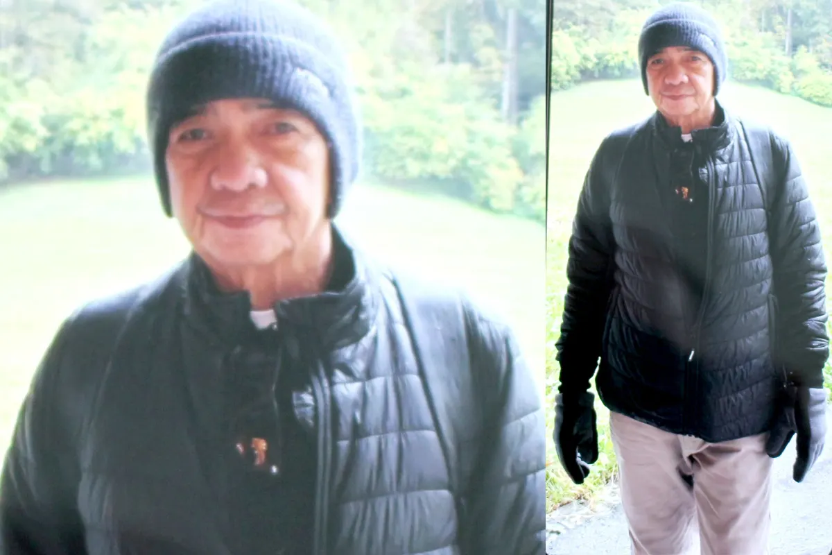 Ein älterer Mann steht im Freien und blickt in die Kamera. Er trägt eine dunkle Mütze, eine gesteppten Jacke und Handschuhe.