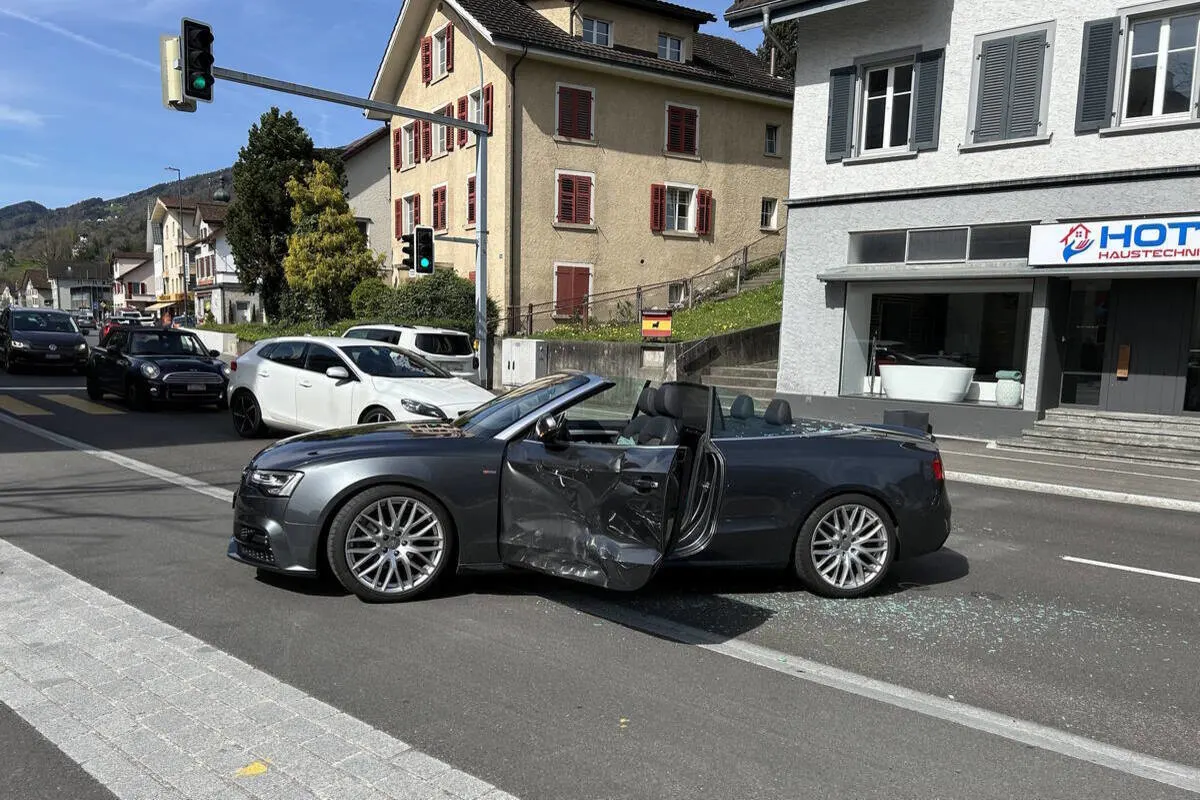 Balgach SG - Kollision zwischen zwei Autos