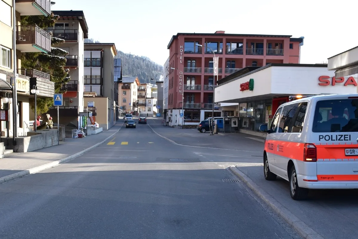 Davos Platz GL -13-Jährige auf dem Fussgängerstreifen angefahren
