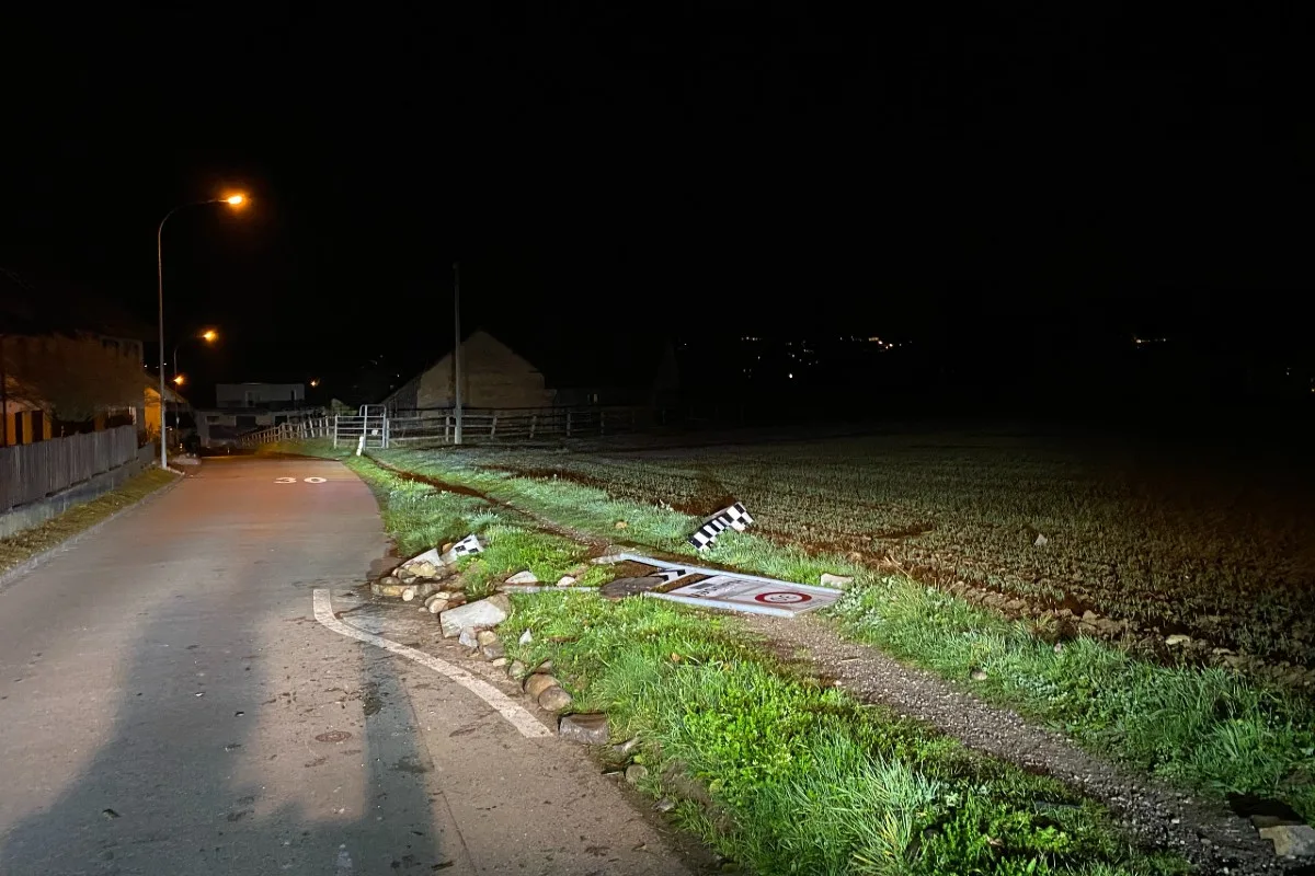 Fahrerflucht in Hausen AG - Verkehrstafel gerammt und abgehauen