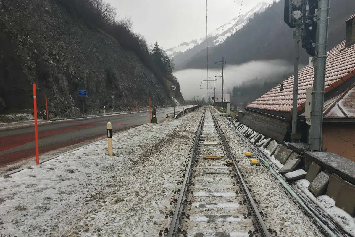 Montbovon FR - Schäden an Eisenbahnstrecke wegen Autofahrer