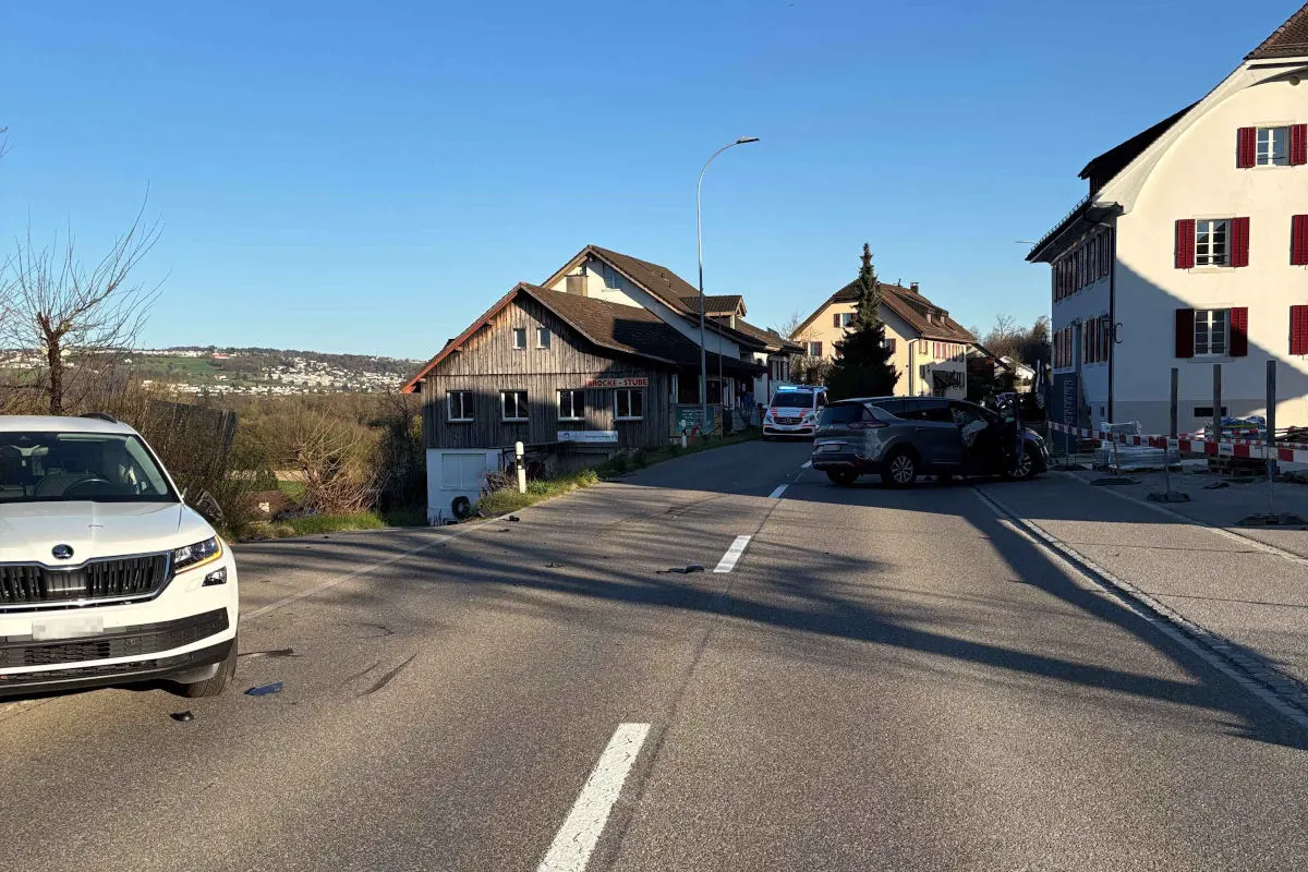 Unfall in Fischbach-Göslikon AG – Auf Gegenfahrbahn kollidiert