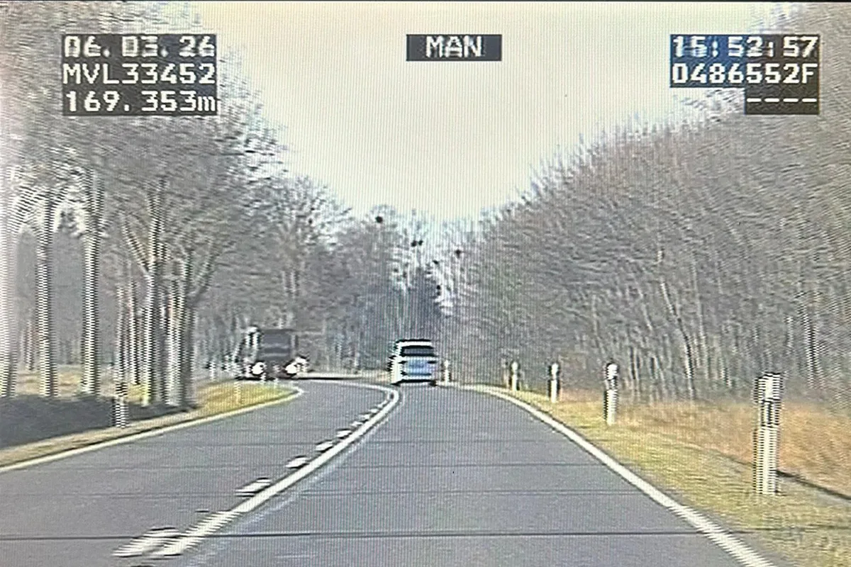 Stralsund – Kleinbusfahrer mit fast 200 km/h auf B105 gestoppt