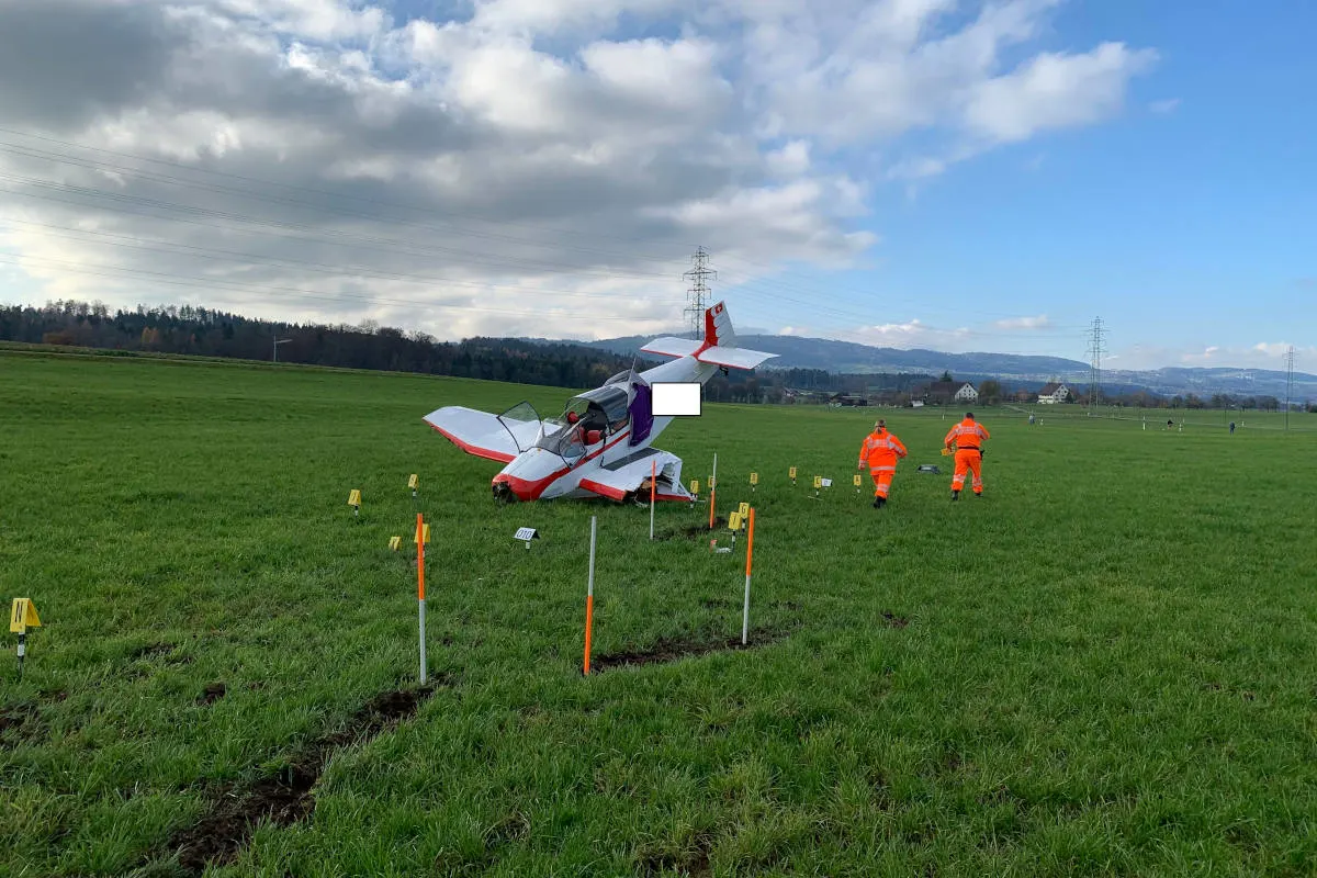 Gossau ZH - Unfall eines Kleinflugzeuges