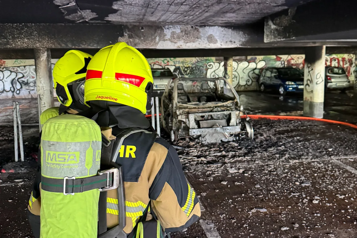 Wedel SH – Fahrzeugbrand in Tiefgarage löst Großeinsatz aus