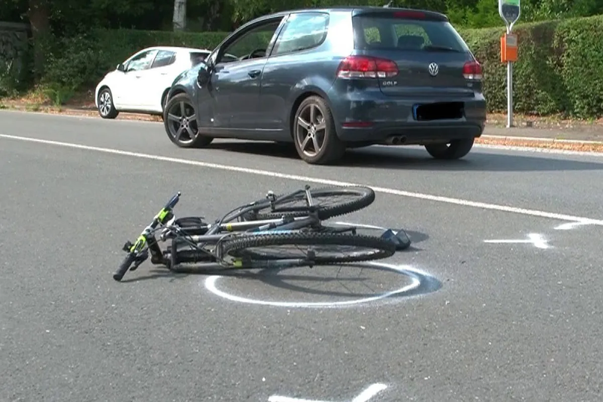 Herdecke NRW – Radfahrer nach Unfall mit Pkw lebensgefährlich verletzt