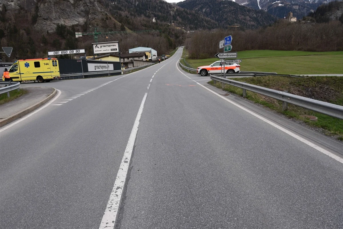 Rothenbrunnen GR - Unfall zwischen einem Fahrrad und einem Auto
