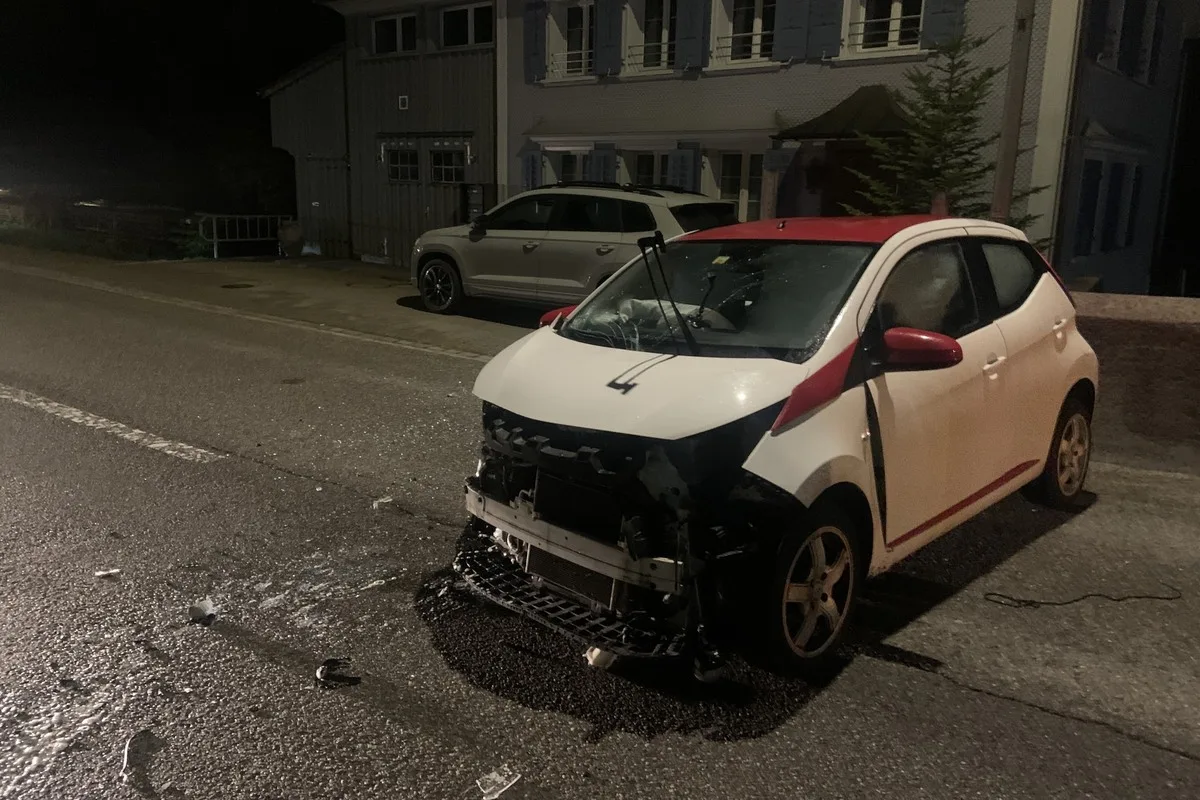 Dietfurt SG - Frontal in eine Mauer geprallt 