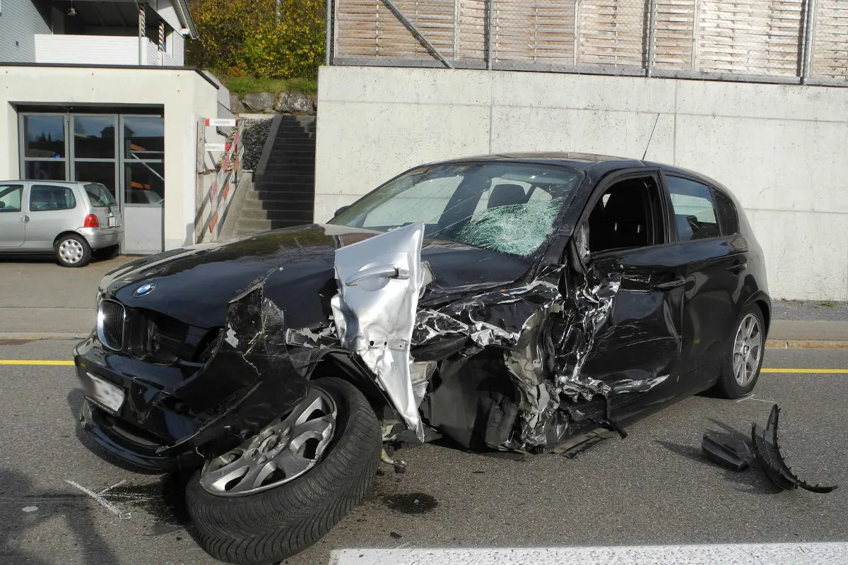 Biberbrugg SZ - Kollision zweier Personenwagen
