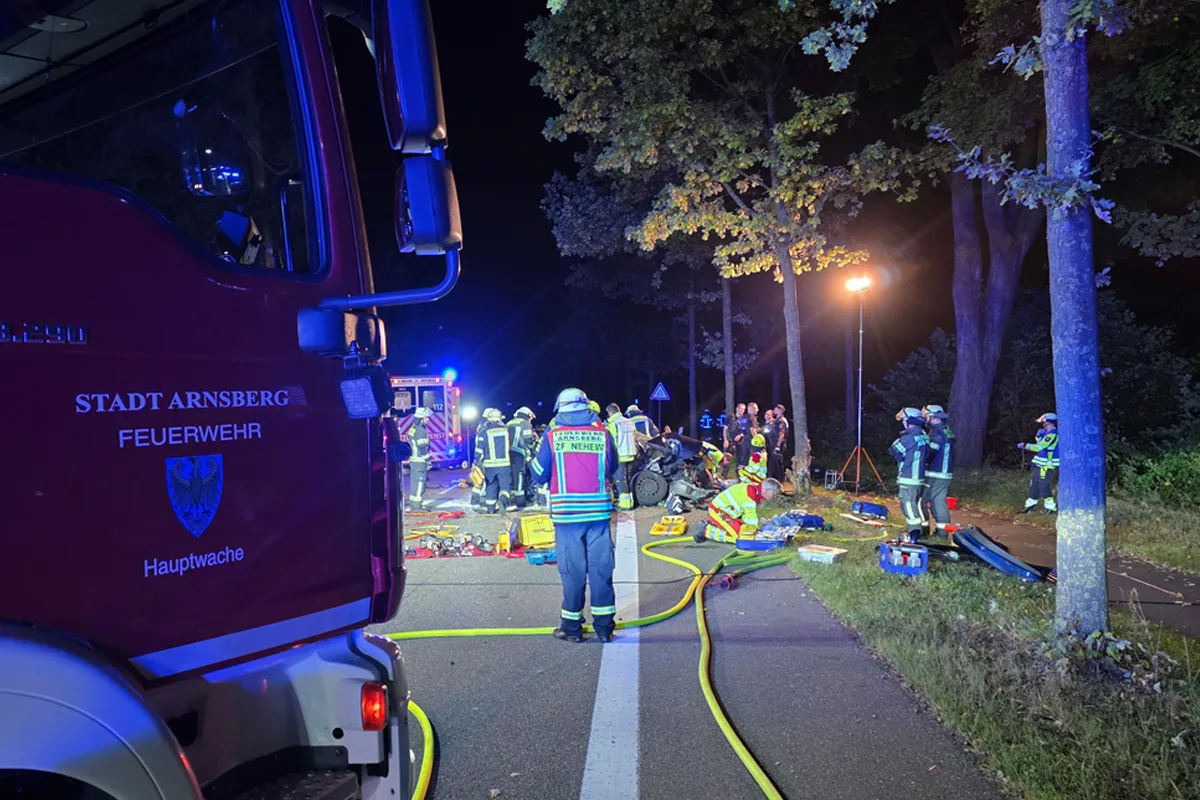 Arnsberg NW – Drei Männer bei Unfall lebensgefährlich verletzt