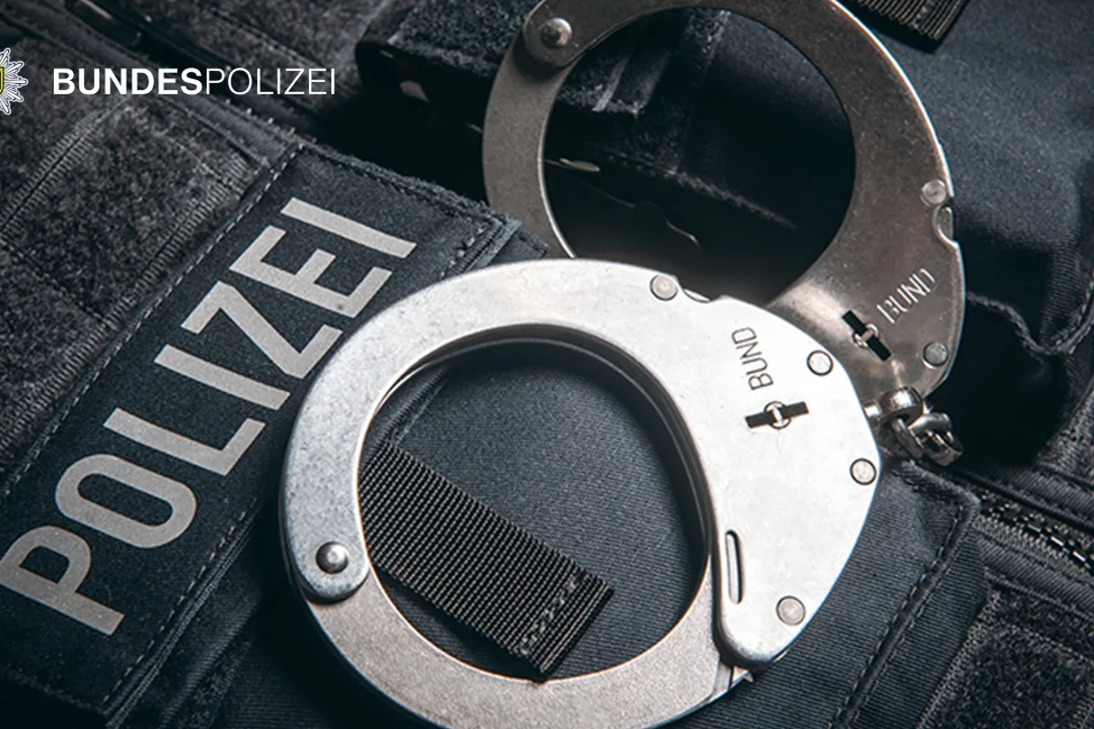 München - Syrer schlägt Zugbegleiterin und spuckt ihr ins Gesicht