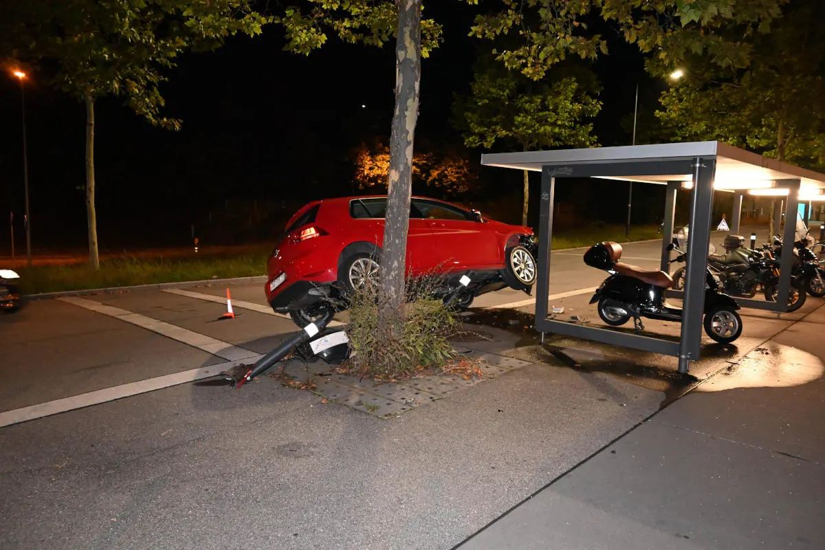 Uzwil SG - Selbstunfall mit Auto