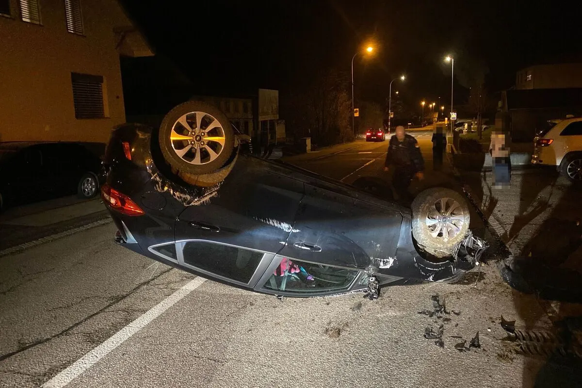 Dulliken SO - Auto überschlägt sich bei Unfall 