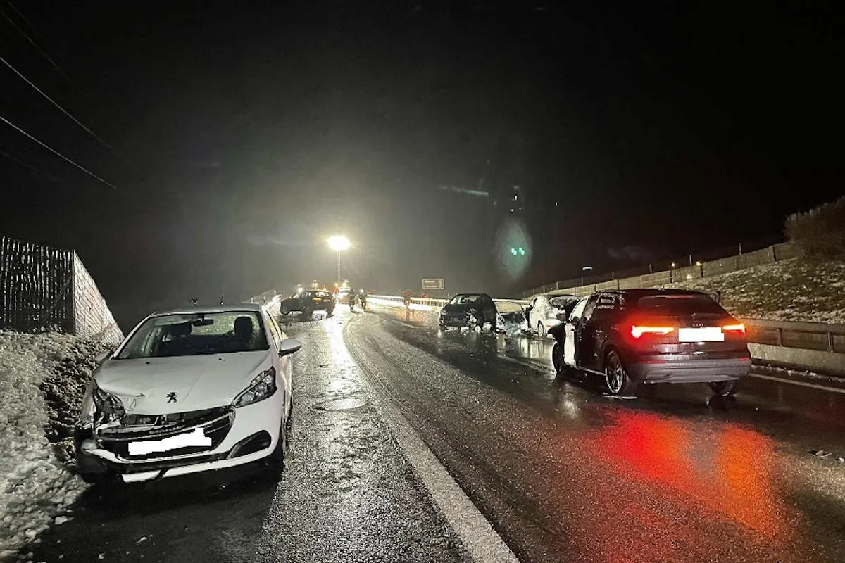 A12 Vaulruz FR – Karambolage verursacht Sperrung