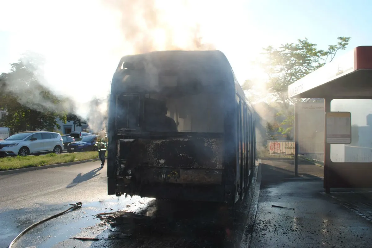 Schaffhausen SH - Linienbus geht in Flammen auf
