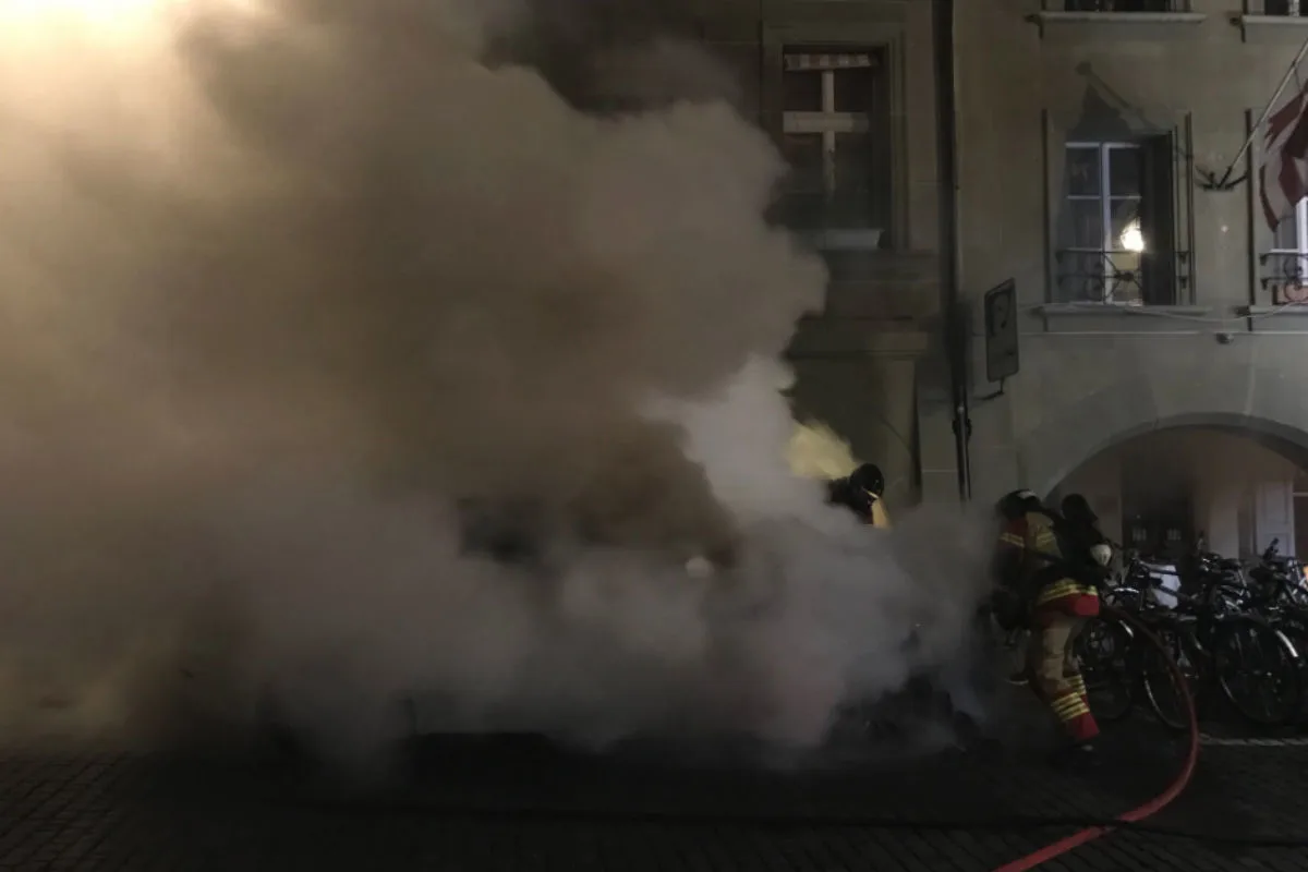 Bern BE - Maserati gerät in Vollbrand