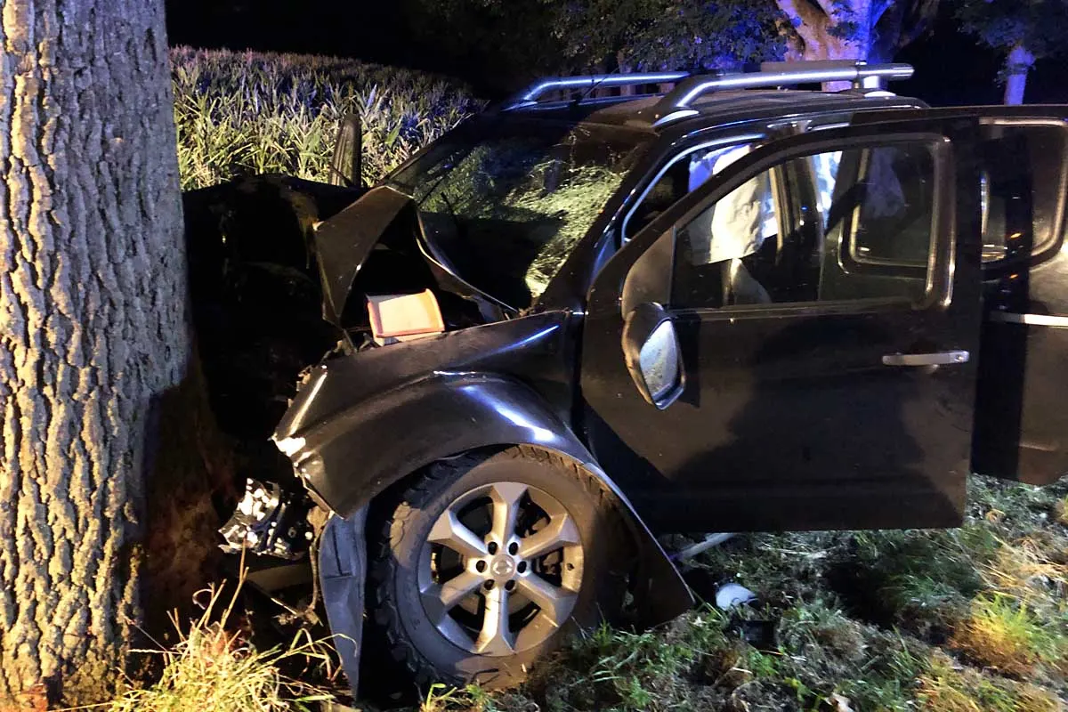Todlicher Unfall in Hagen im Bremischen - PKW prallt gegen Baum