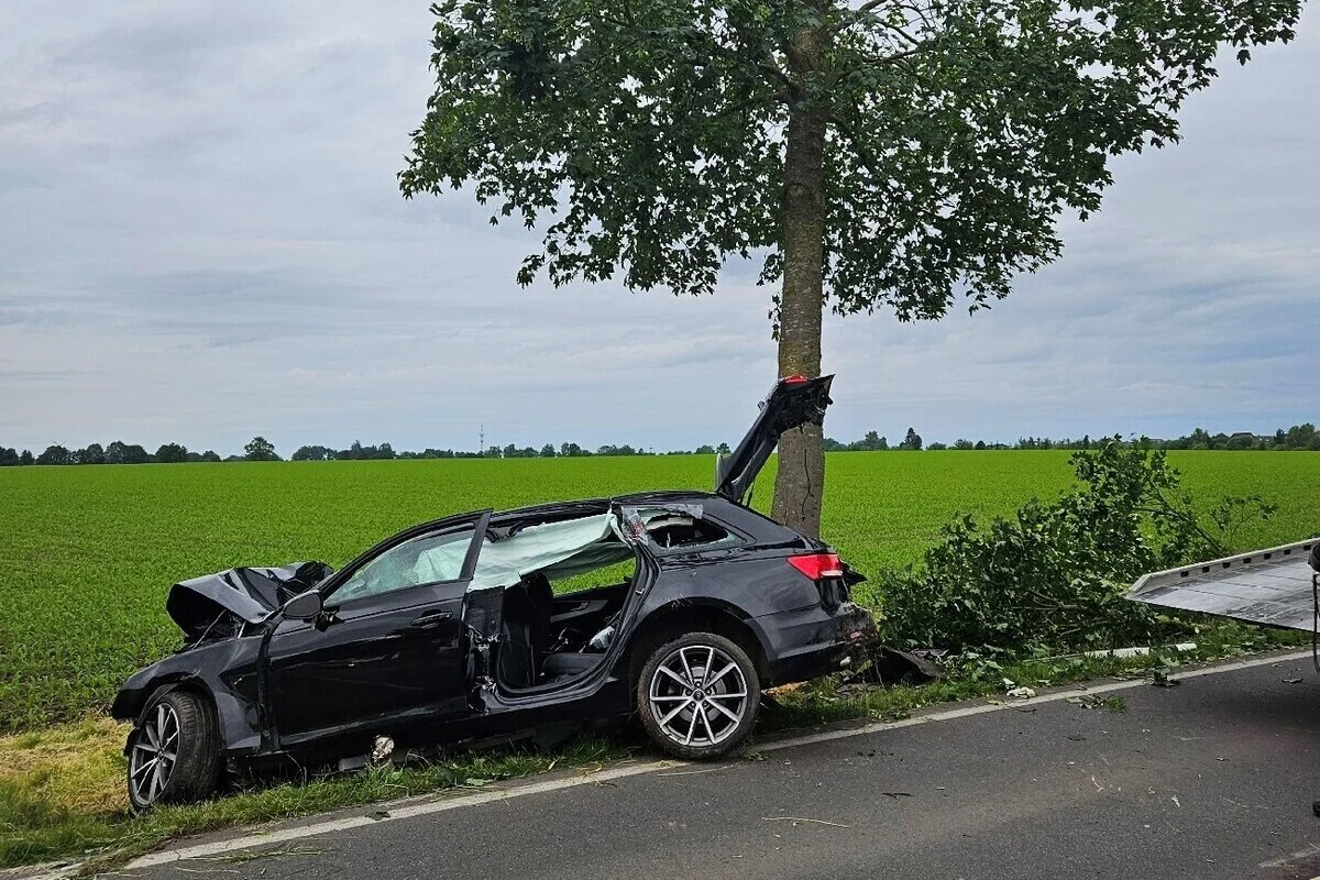 Harsefeld - Audi meldet Unfall - Mann im Auto eingeklemmt