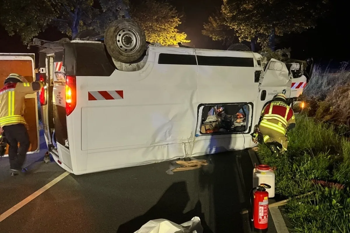 Altenbeken-Schwaney - Schwerer Unfall mit Kastenwagen