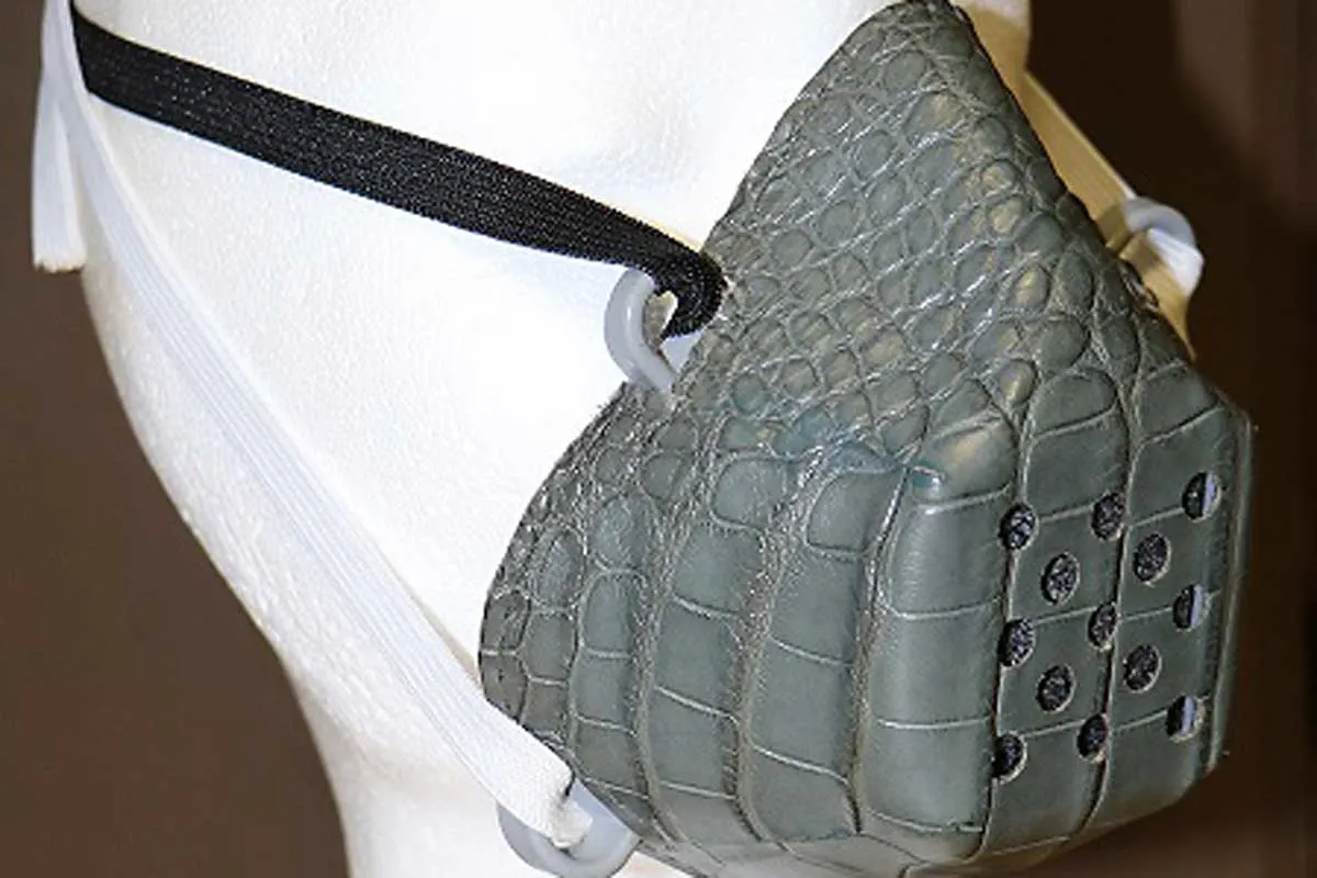 Luxus in der Corona-Krise in Speyer - Zoll stellte Covid-19-Maske aus Krokodil-Leder sicher