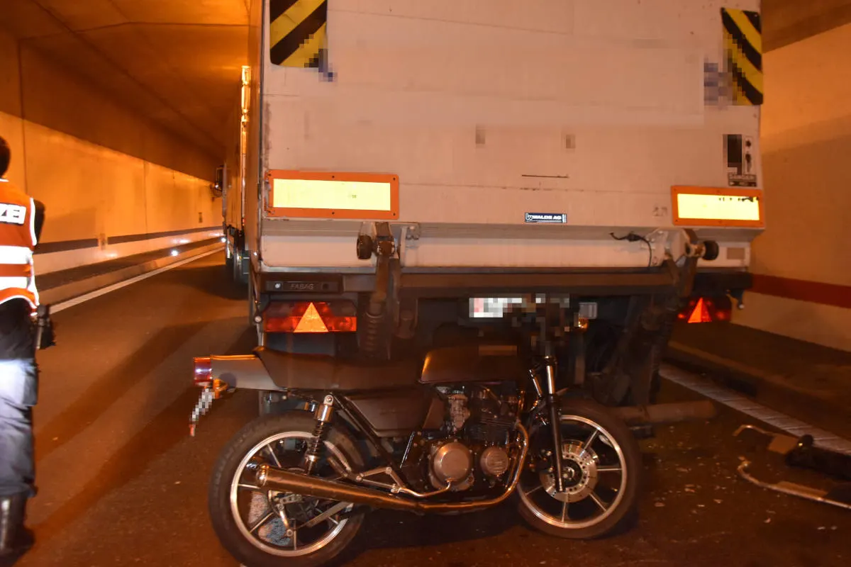 A5 Nennigkofen SO – Kollision im Lüsslingentunnel