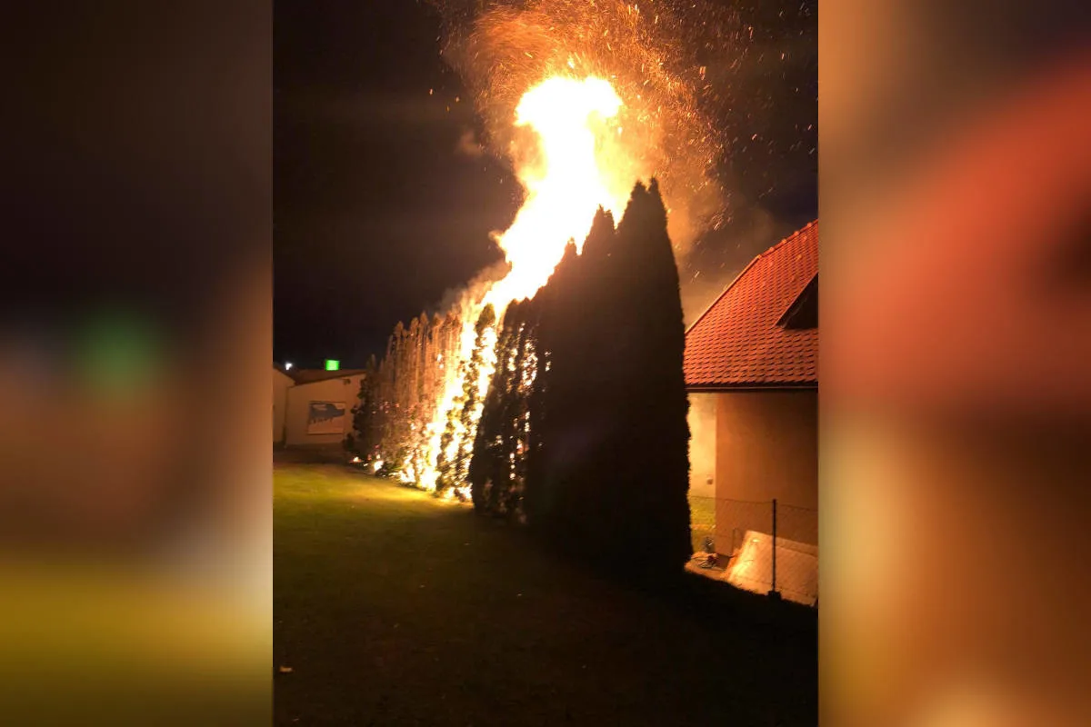 St. Andrä im Lavanttal – Thujenhecke in Brand geraten