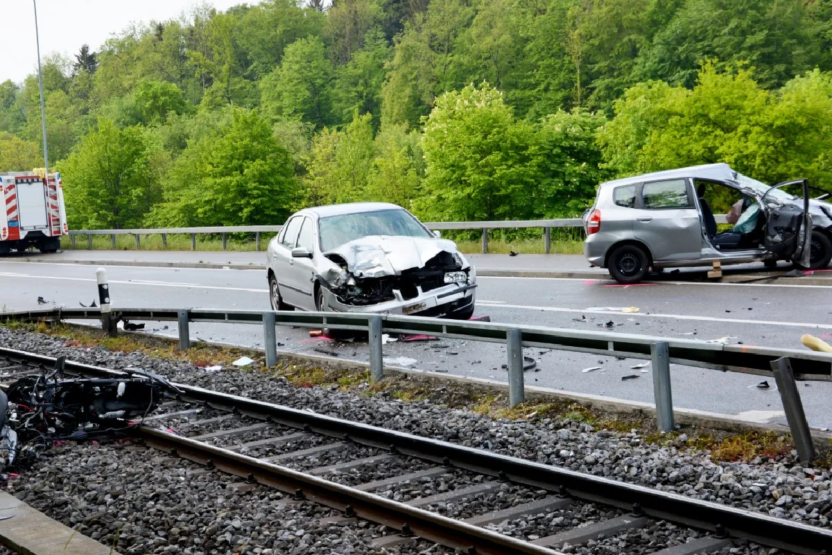  Horrorunfall in Frauenfeld TG - Auto gerät auf Gegenfahrbahn - Töfffahrer tot - zwei Menschen schwer verletzt!