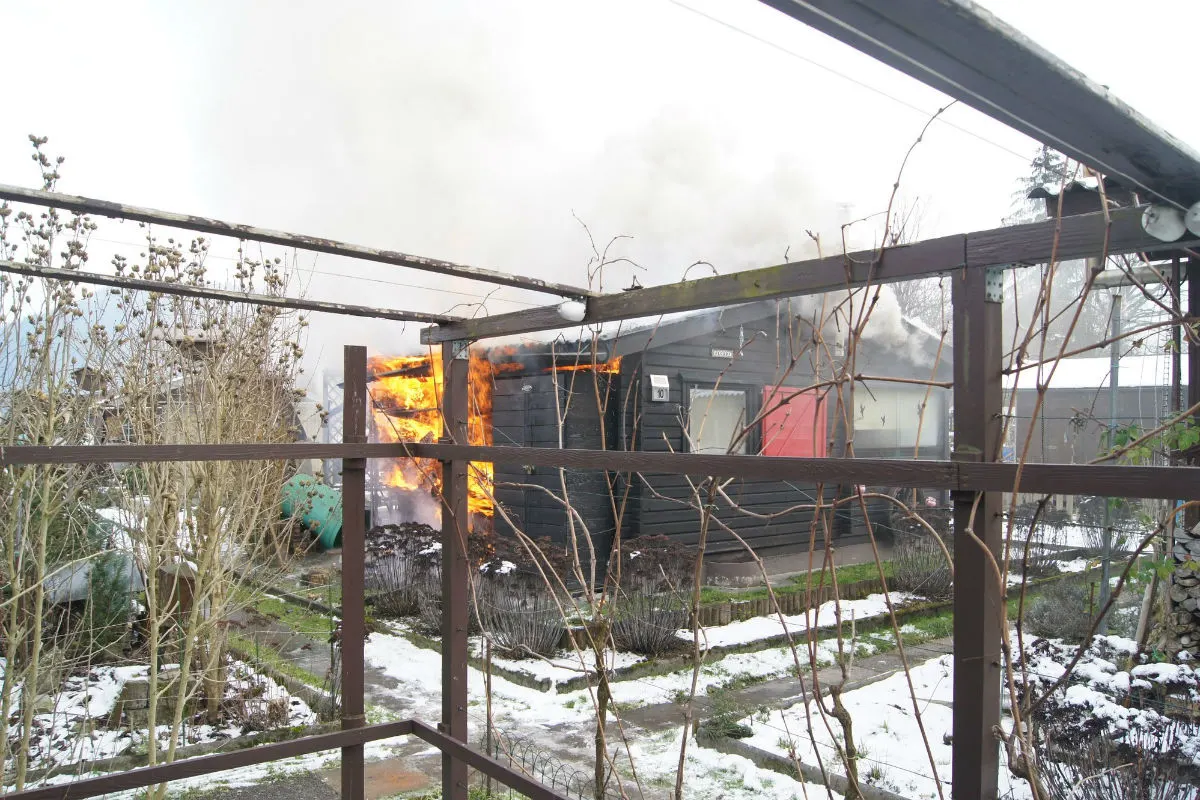Baar ZG - Gartenhaus in Schrebergarten abgebrannt