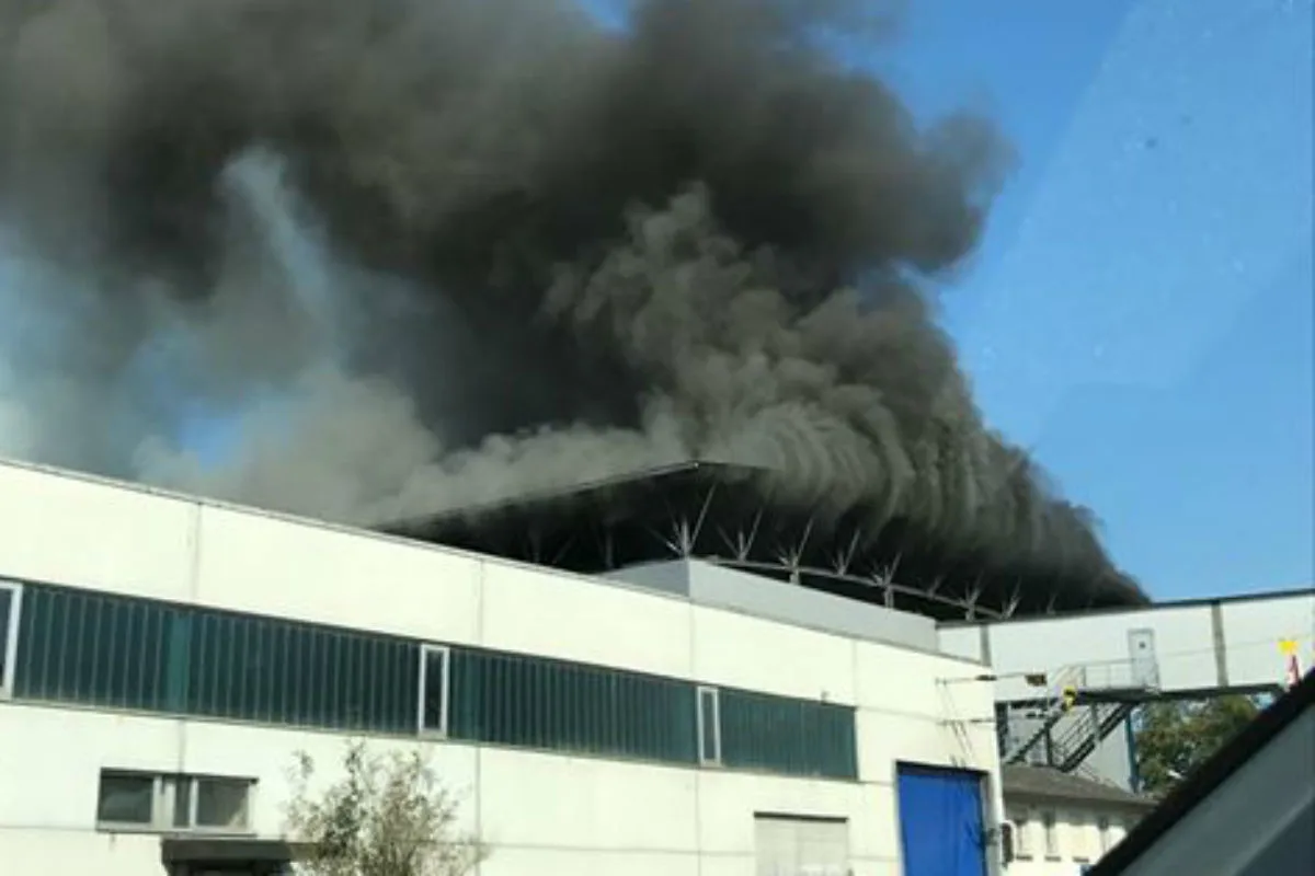 Utzenstorf BE - Brand in ehemaliger Papierfabrik