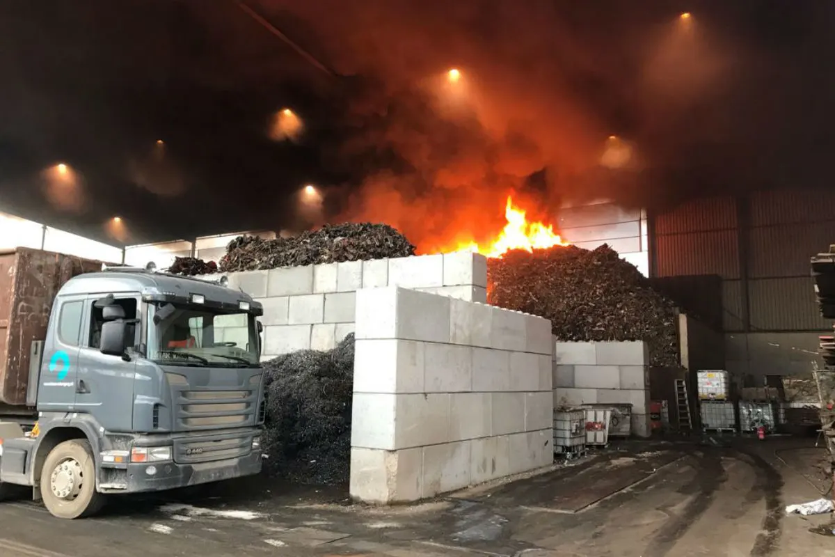 Pratteln BL - Brand beim Schreddern in Recyclinganlage