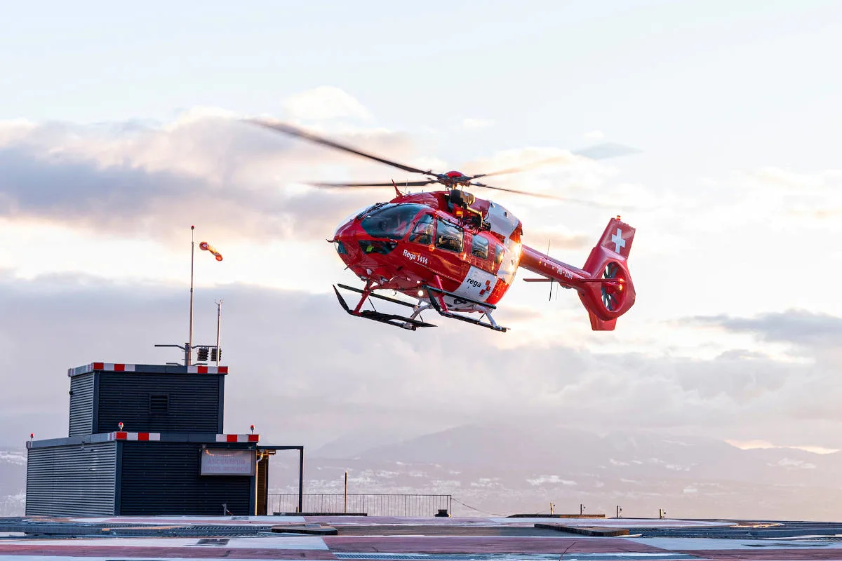 Tragischer Unfall in Männedorf ZH - Junger Velofahrer nach Kollision mit Lieferwagen verletzt - Rettungshelikopter im Einsatz